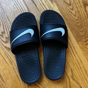 Nikes Slides Women’s Size 7